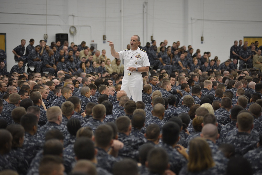 Chief of Naval Operations speaks at Naval Education and Training Command