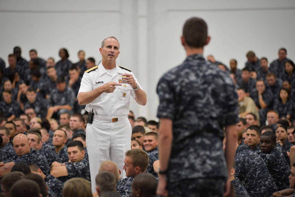 Chief of Naval Operations speaks at Naval Education and Training Command