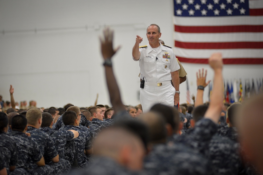 Chief of Naval Operations speaks at Naval Education and Training Command