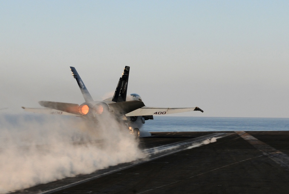 F/A-18C Hornet launches from USS Abraham Lincoln