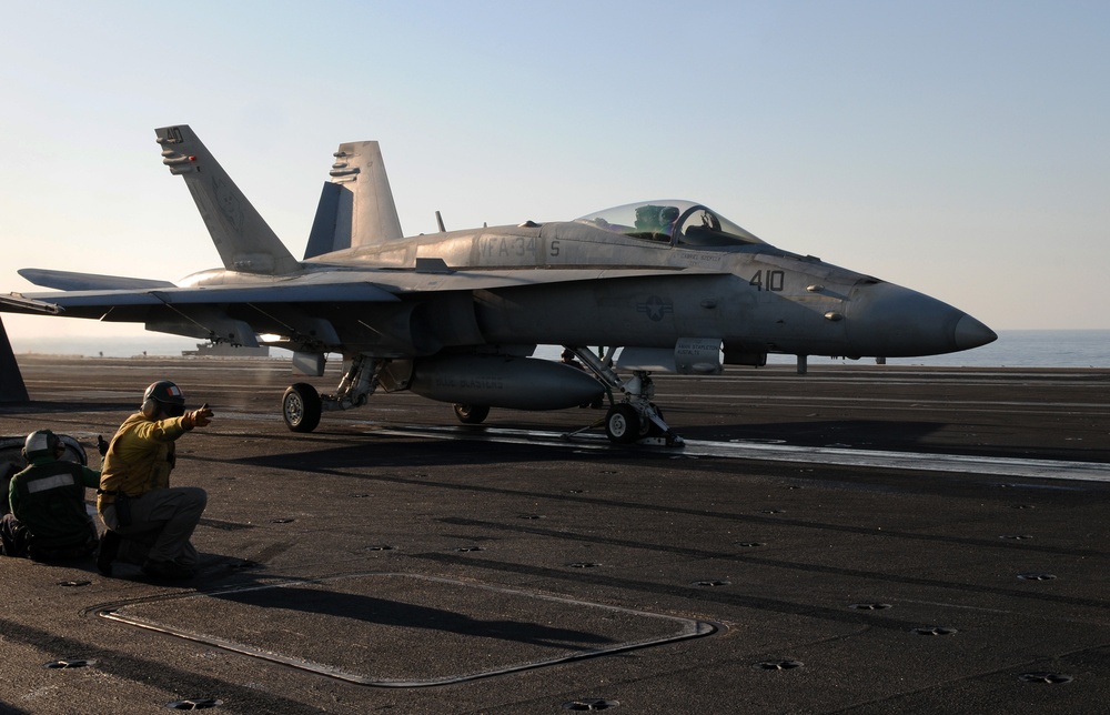 F/A-18C Hornet launches from USS Abraham Lincoln