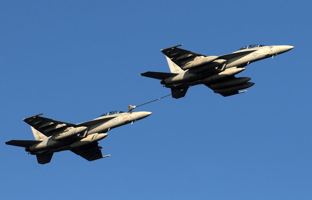 F/A-18F Super Hornets perform in-flight refeuling