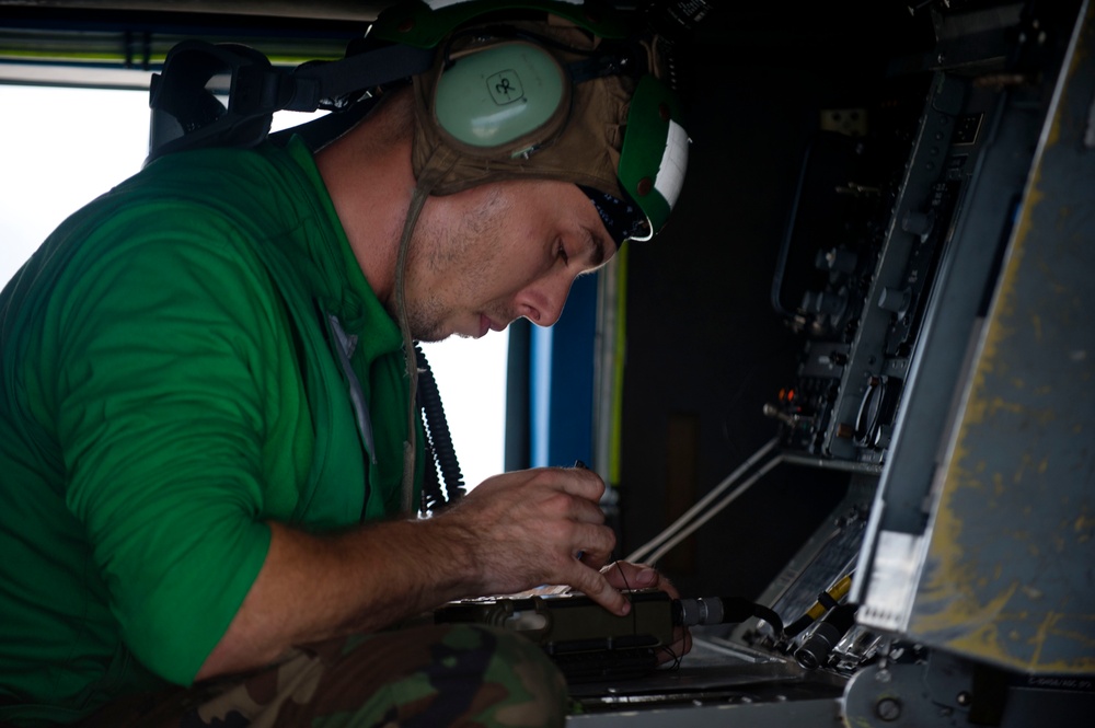 USS Jason Dunham sailors at work