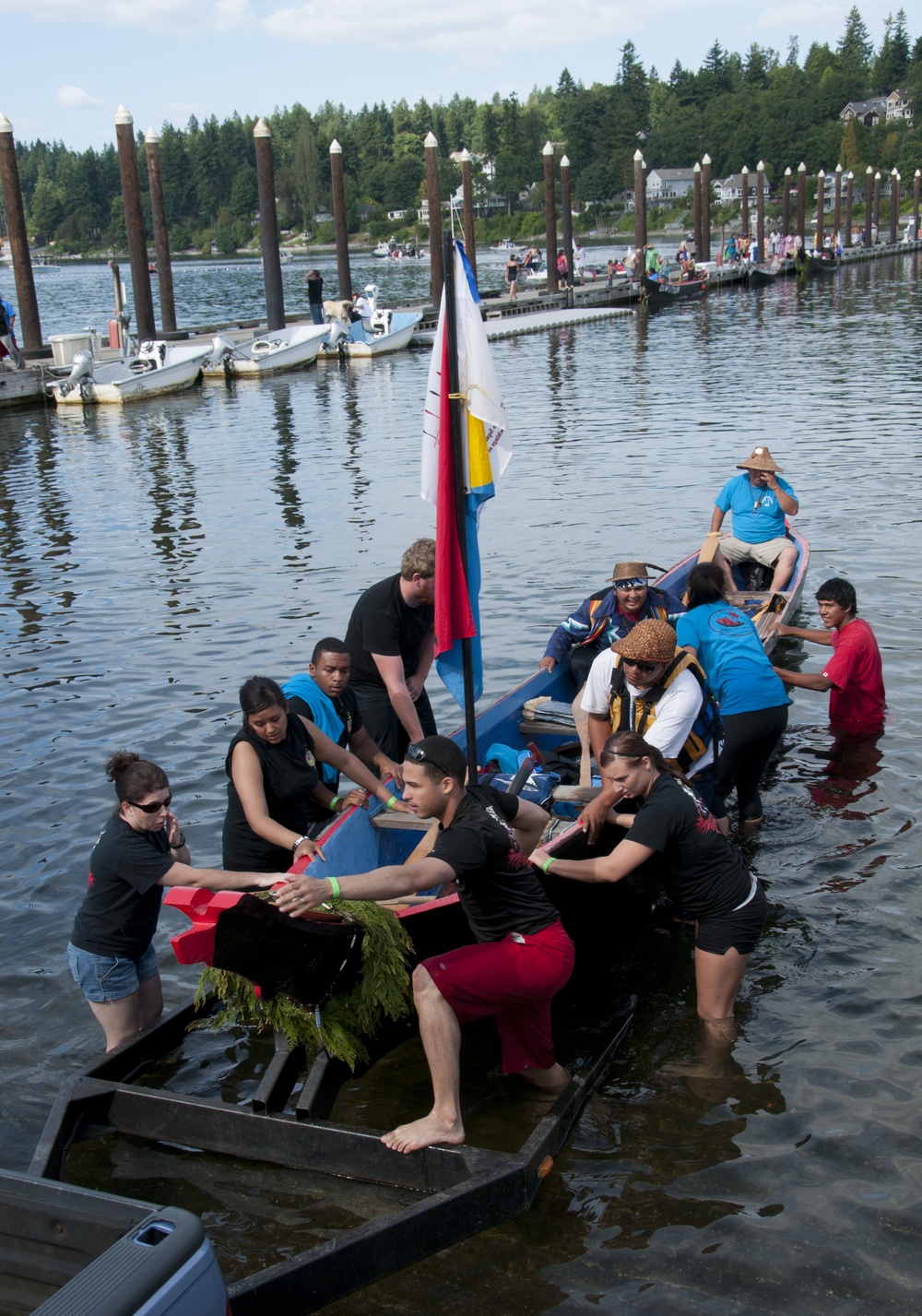 Soldiers help Native Americans finish canoe journey