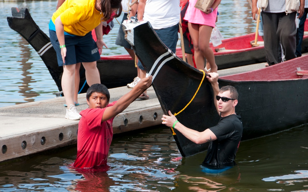 Soldiers help Native Americans finish canoe journey