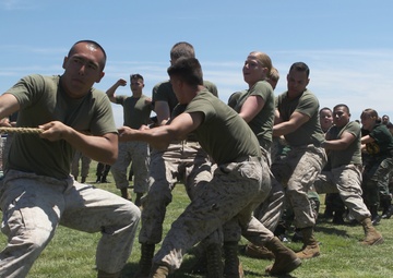 Marines mentor Young Marines during Single Marine Program event