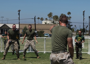 Marines mentor Young Marines during Single Marine Program event