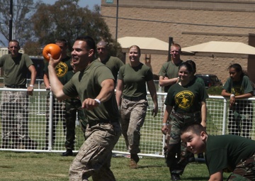 Marines mentor Young Marines during Single Marine Program event