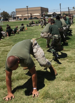 Marines mentor Young Marines during Single Marine Program event