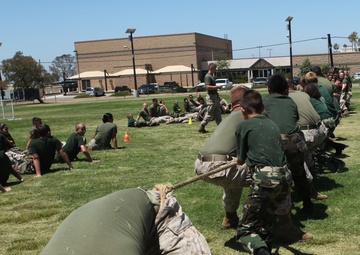 Marines mentor Young Marines during Single Marine Program event