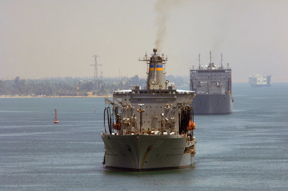 USNS Big Horn, USNS Robert E. Peary transit Suez Canal