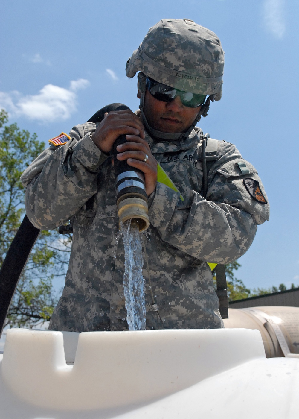 Fort Bragg specialists provide purified water to Vibrant Response troops