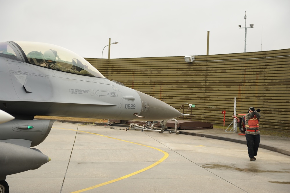 Preparing for hot-pit refueling