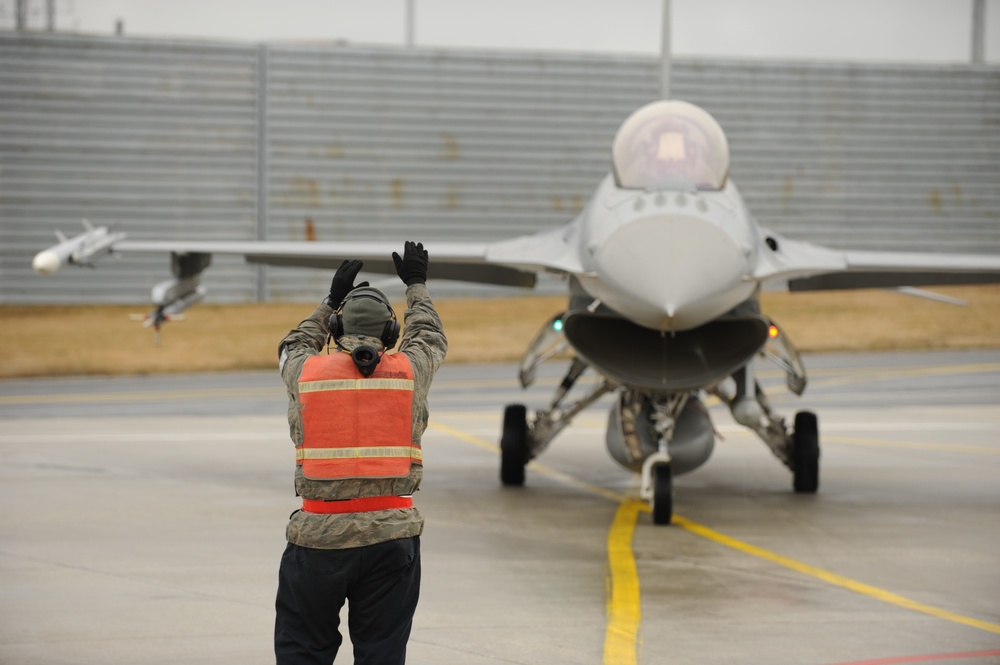 Preparing for hot-pit refueling