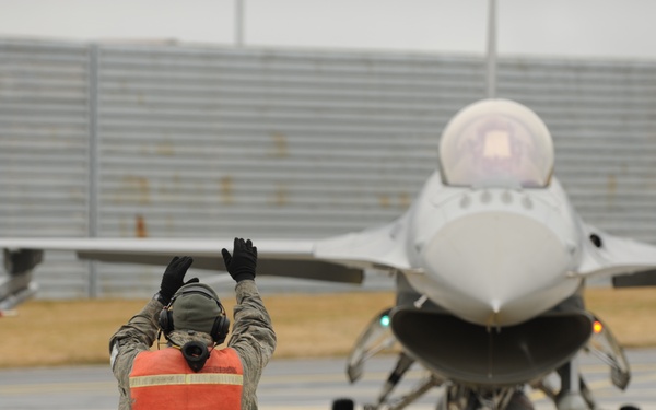 Preparing for hot-pit refueling