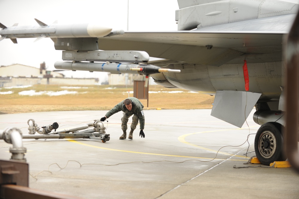 Preparing for hot-pit refueling