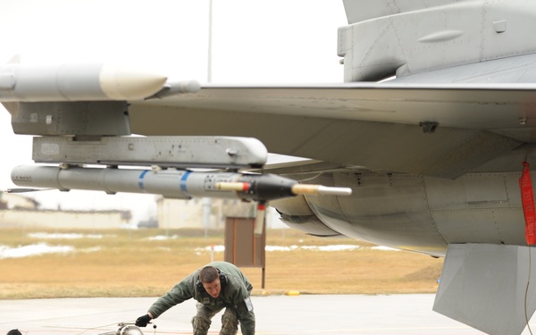 Preparing for hot-pit refueling