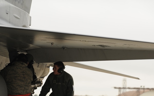 Preparing for hot-pit refueling