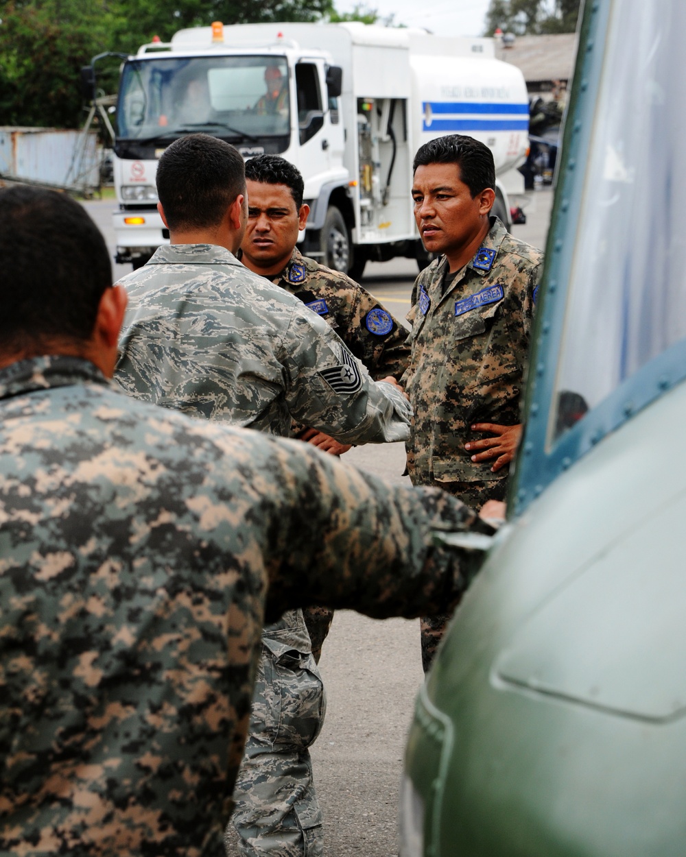 Honduran and US airmen achieve interoperability milestone by working together