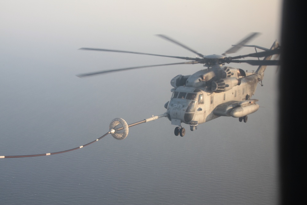 VMGR-252 Marines aerially refuels HMH-366 hilo