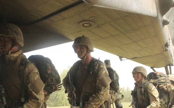 HMH-461, Royal Marines join forces in Quantico