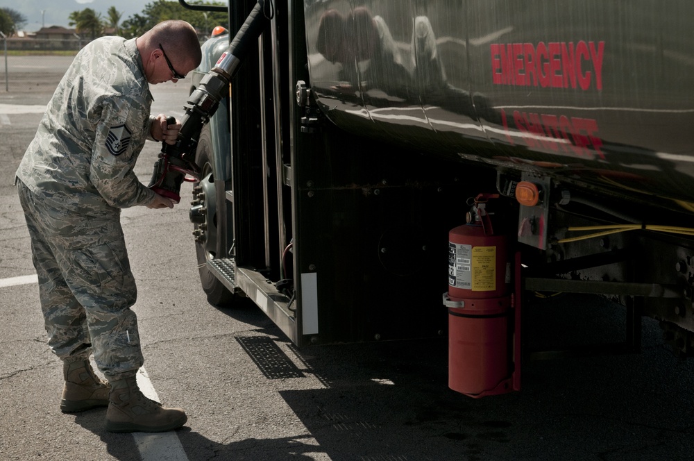 Air Force 'POLcats' fuel RIMPAC