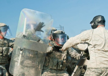 Soldiers train for riot control