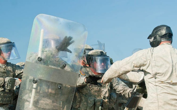 Soldiers train for riot control
