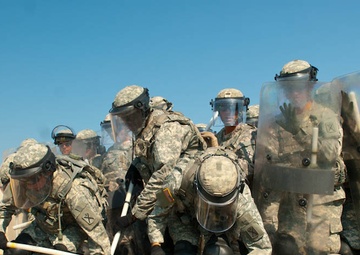Soldiers train for riot control