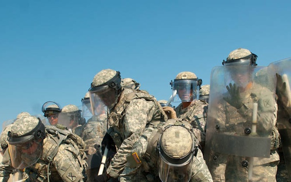 Soldiers train for riot control