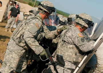 Soldiers train for riot control