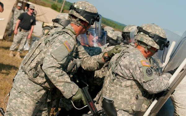 Soldiers train for riot control