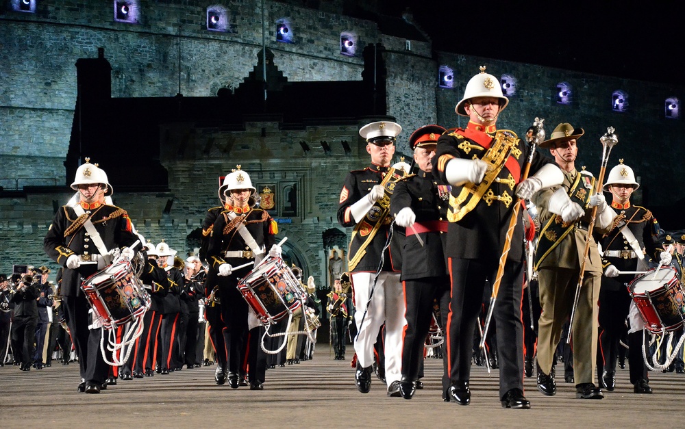 NAVEUR Sailors Play in Opening Night of Edinburgh Tattoo