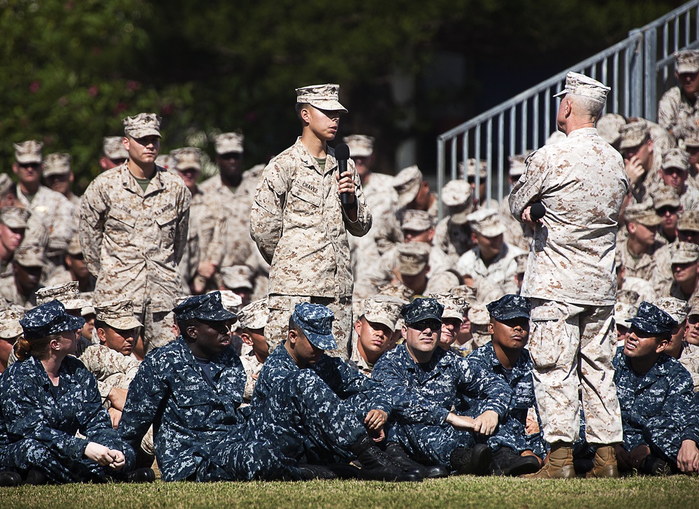 Commandant visits Hawaii-based Marines and sailors