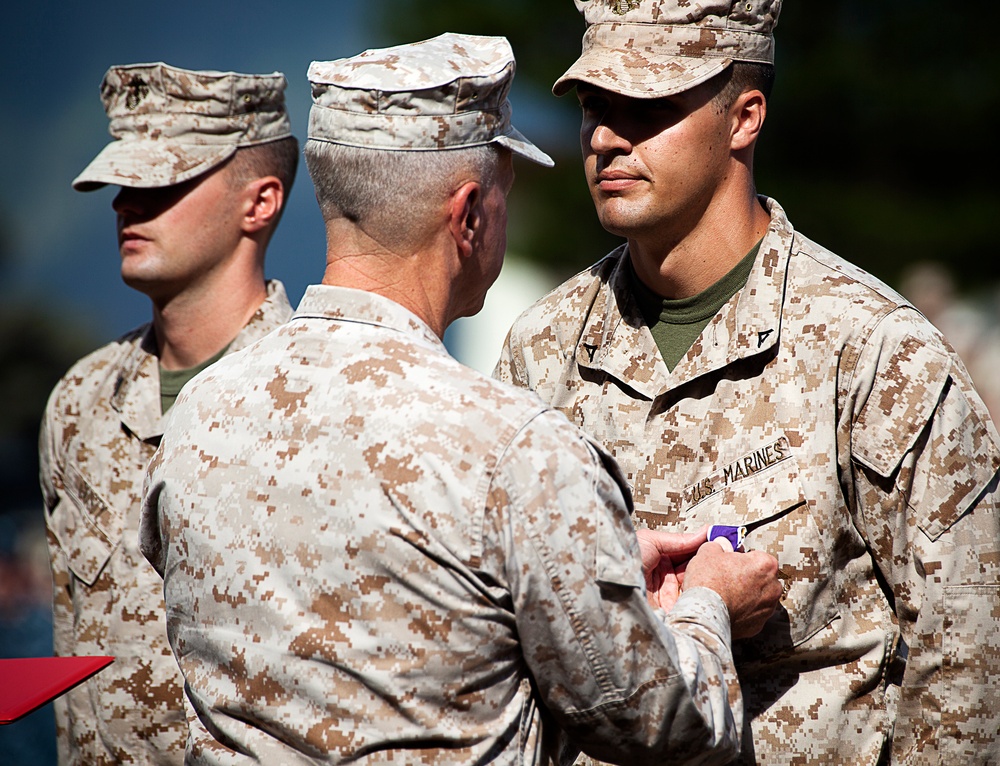 Top Marine presents wounded Hawaii infantrymen Purple Heart Medals