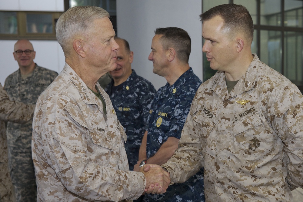 DVIDS - Images - Gen. James F. Amos visits Landstuhl Regional Medical ...