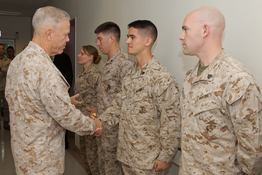 Gen. James F. Amos visits Landstuhl Regional Medical Center