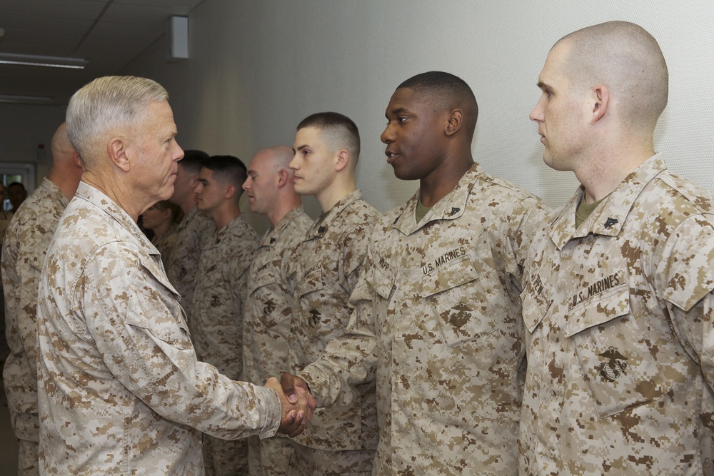 Gen. James F. Amos visits Landstuhl Regional Medical Center