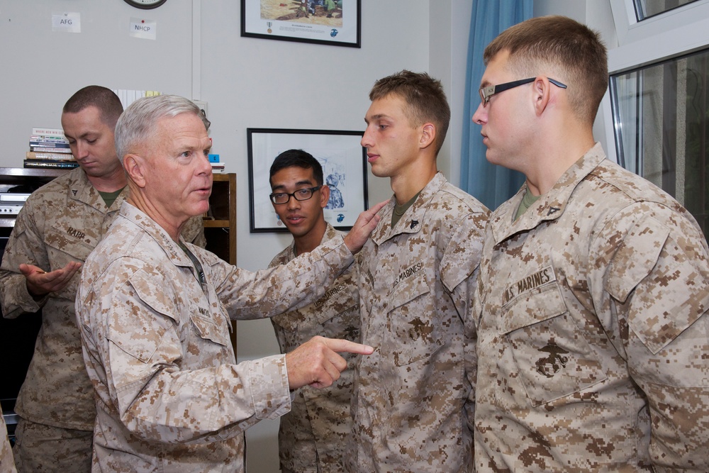 Gen. James F. Amos visits Landstuhl Regional Medical Center