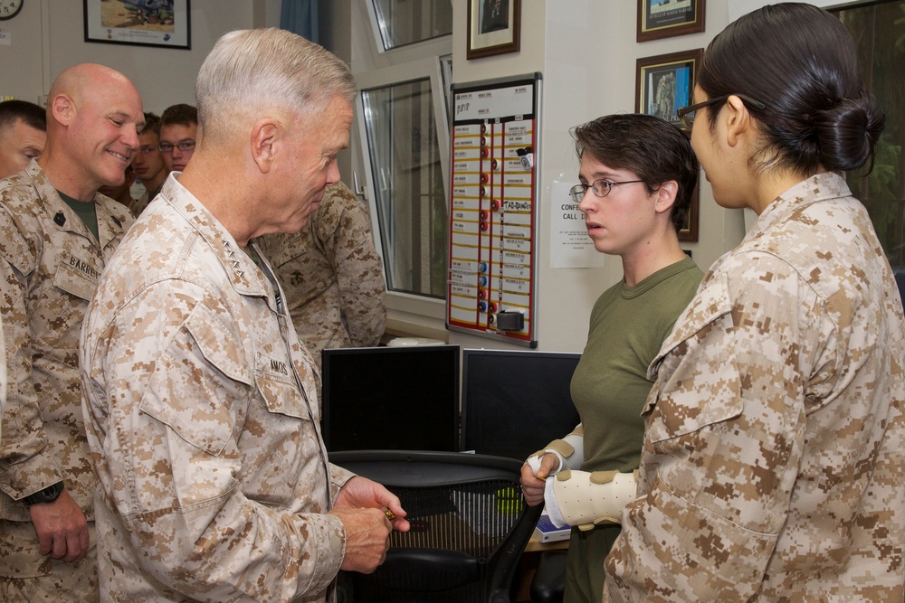 Gen. James F. Amos visits Landstuhl Regional Medical Center