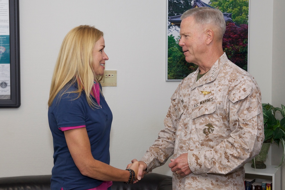 Gen. James F. Amos visits Landstuhl Regional Medical Center