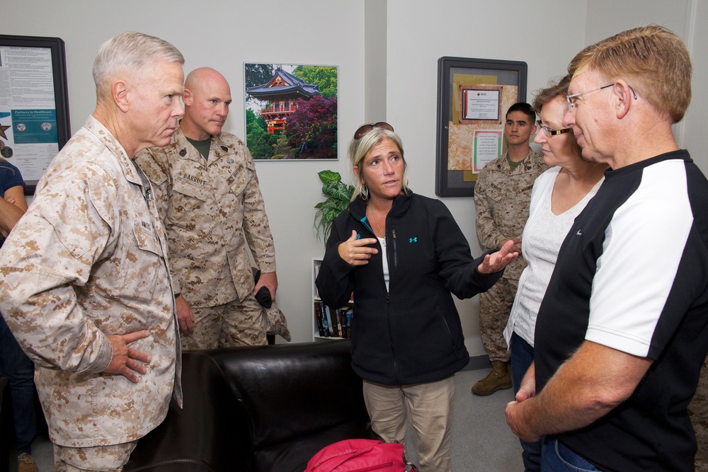 Gen. James F. Amos visits Landstuhl Regional Medical Center