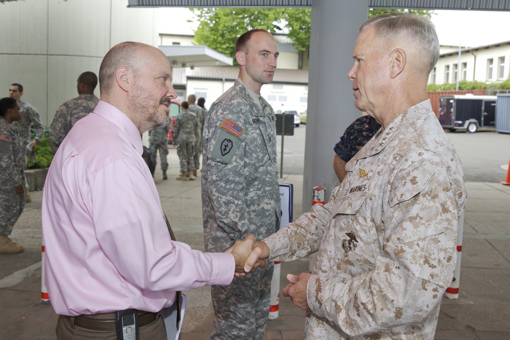 Gen. James F. Amos visits Landstuhl Regional Medical Center