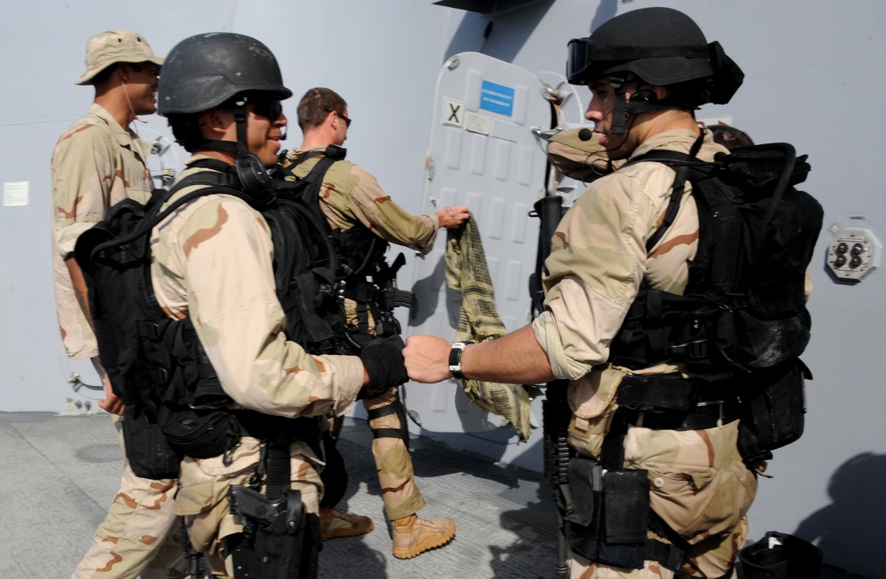 USS Halsey VBSS team boards two Yemeni dhows