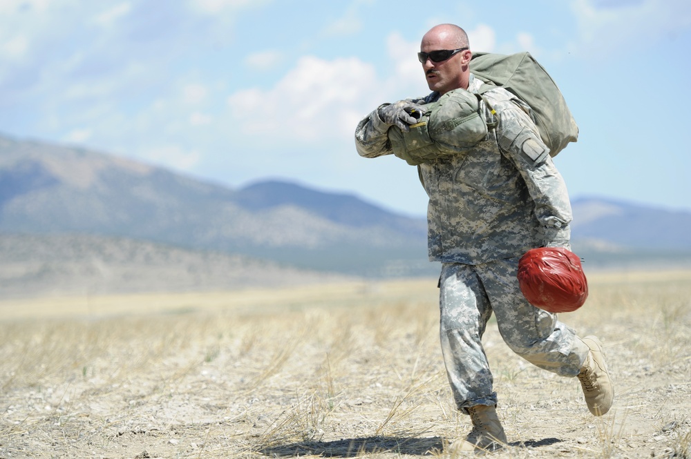 197th Special Troop Company Airborne jump from Black Hawk