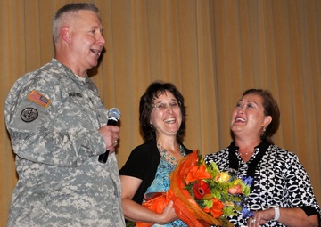AMEDDC&amp;S civilian recognized for saving 502nd ABW vice commander