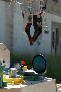 20th SUPCOM soldiers roll thru AGSCP robot testing at Muscatatuck