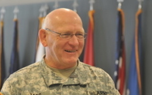 Commanding General of Army Materiel Command visits 167th TSC