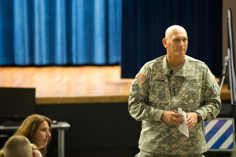 Odierno visits Fort Stewart