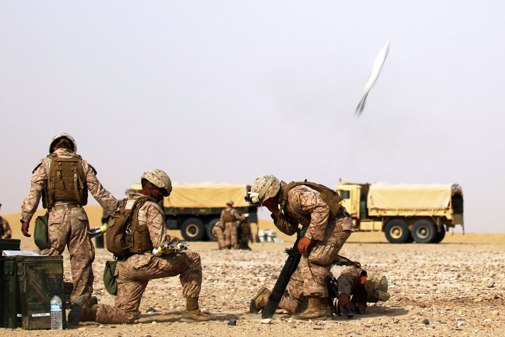 24 MEU Deployment 2012: 81 mm mortars live fire